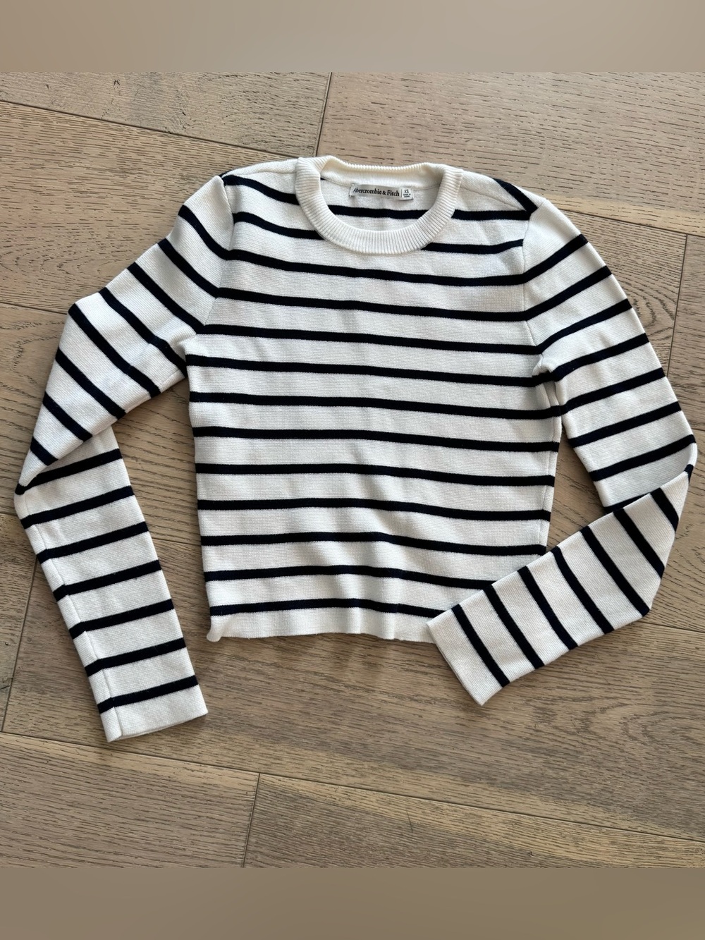 Abercrombie & Fitch Black and White Striped Crewneck Sweater - Women’s XS
